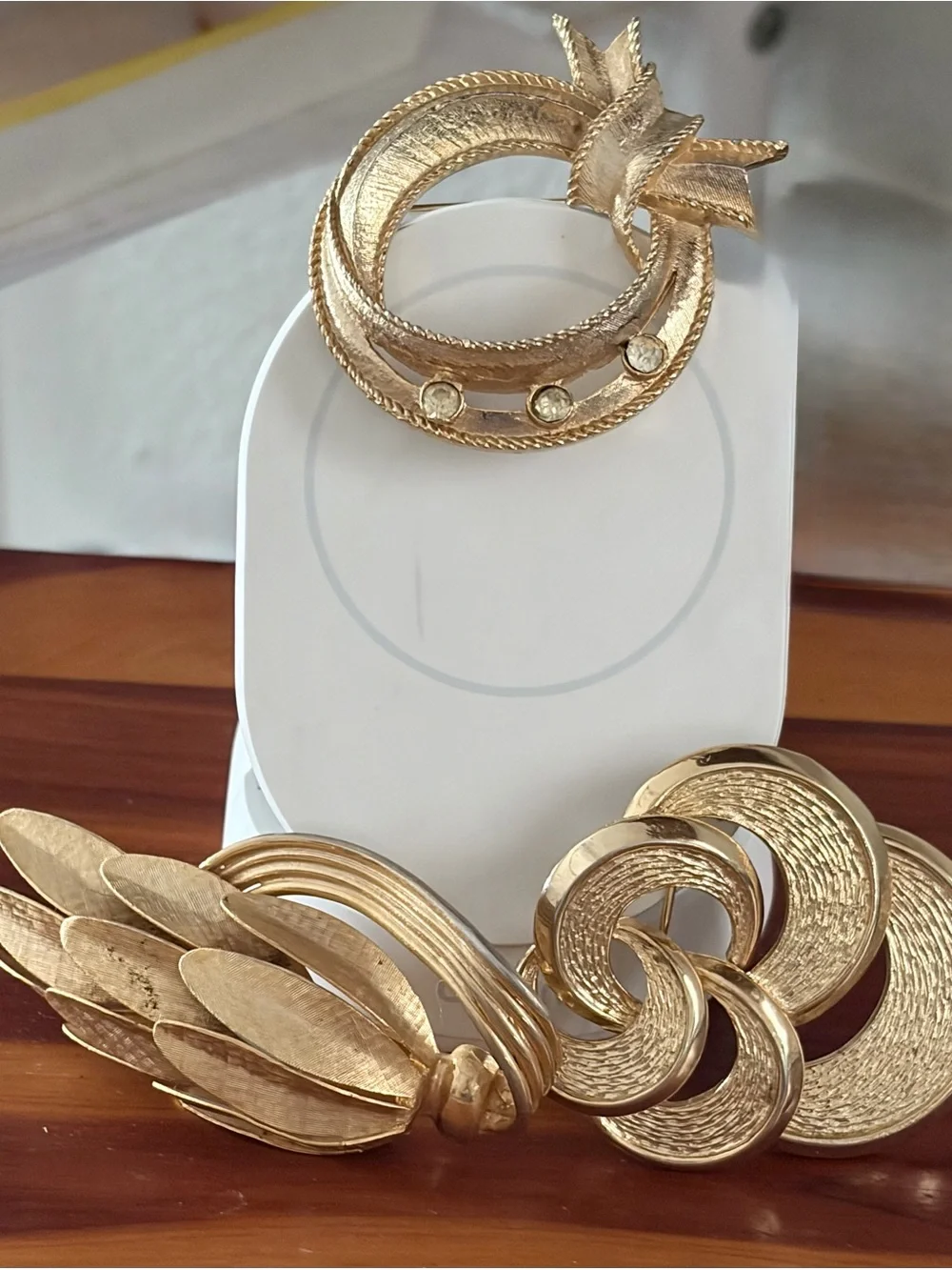 Elegant Gold-Tone Floral & Leaf trio Brooch Set - Women’s Fashion Jewelry